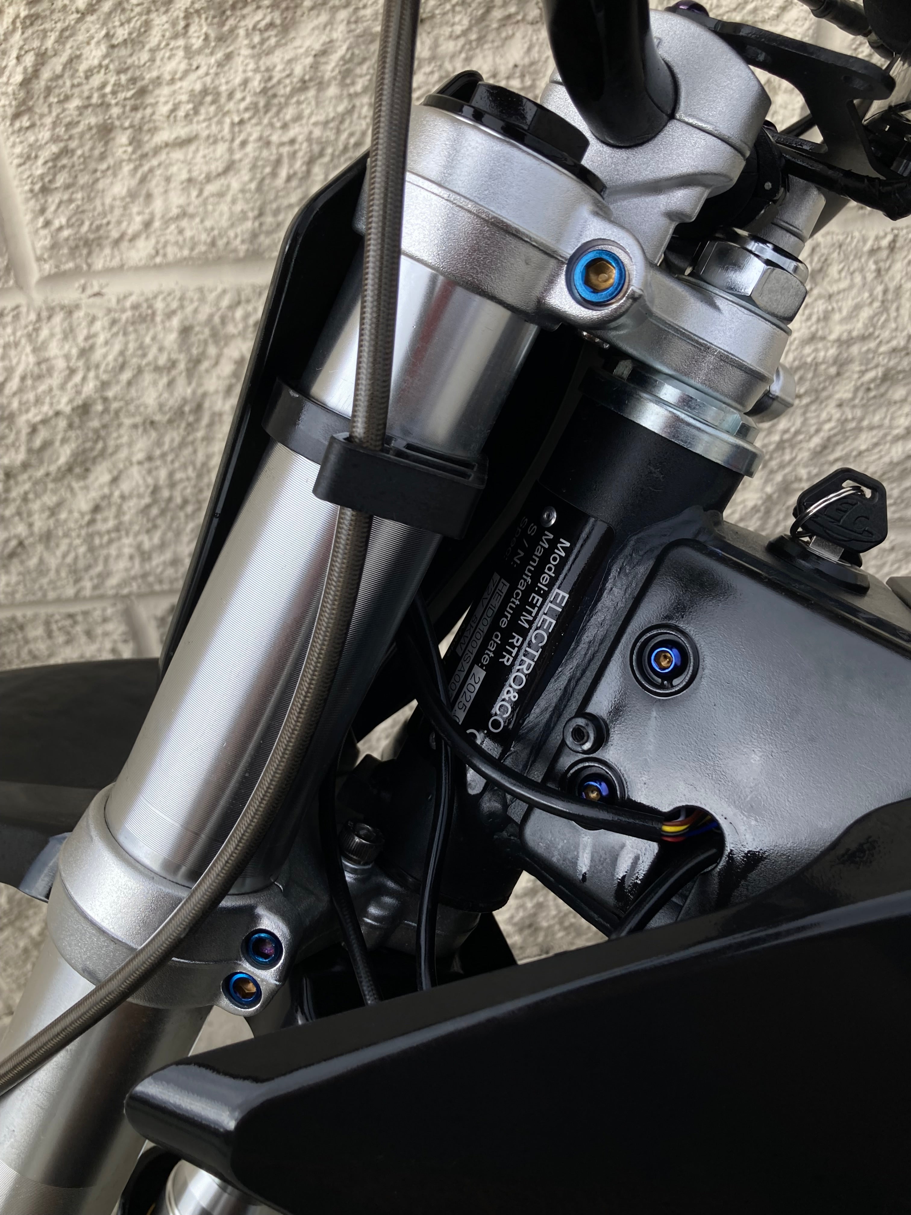 RTR triple clamp titanium